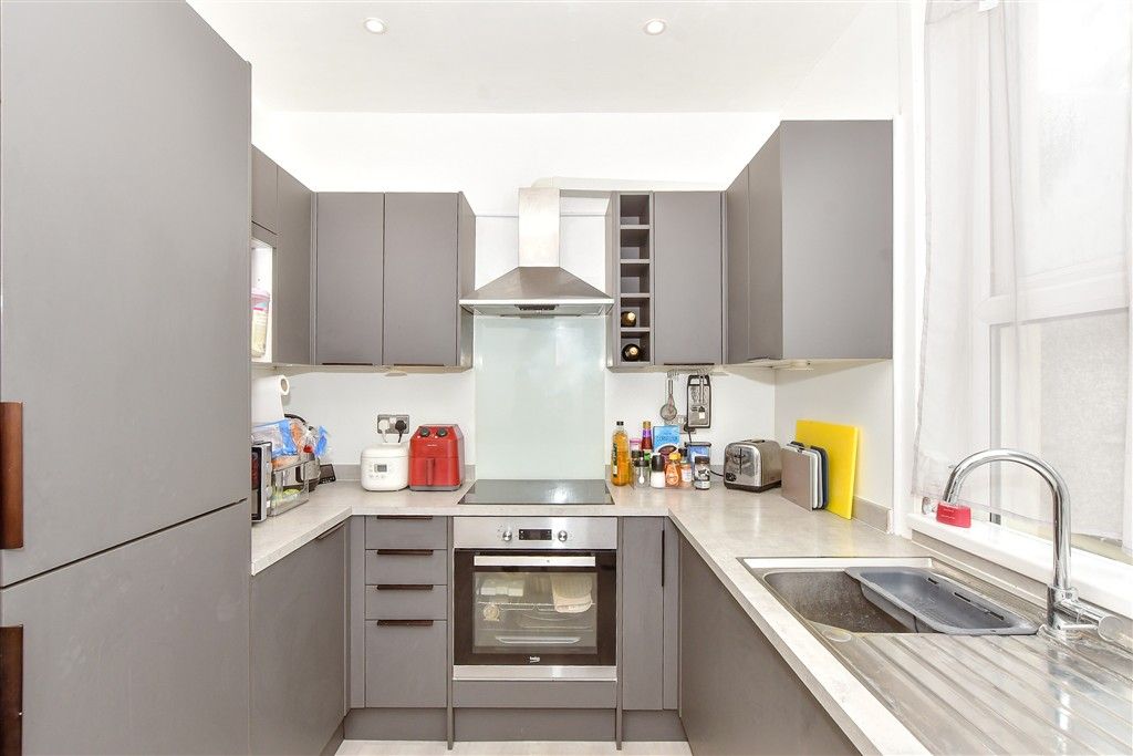 Property photo 3 of 6 Kitchen