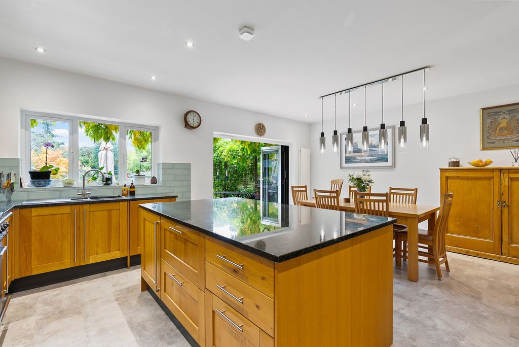 Property photo 1 of 43