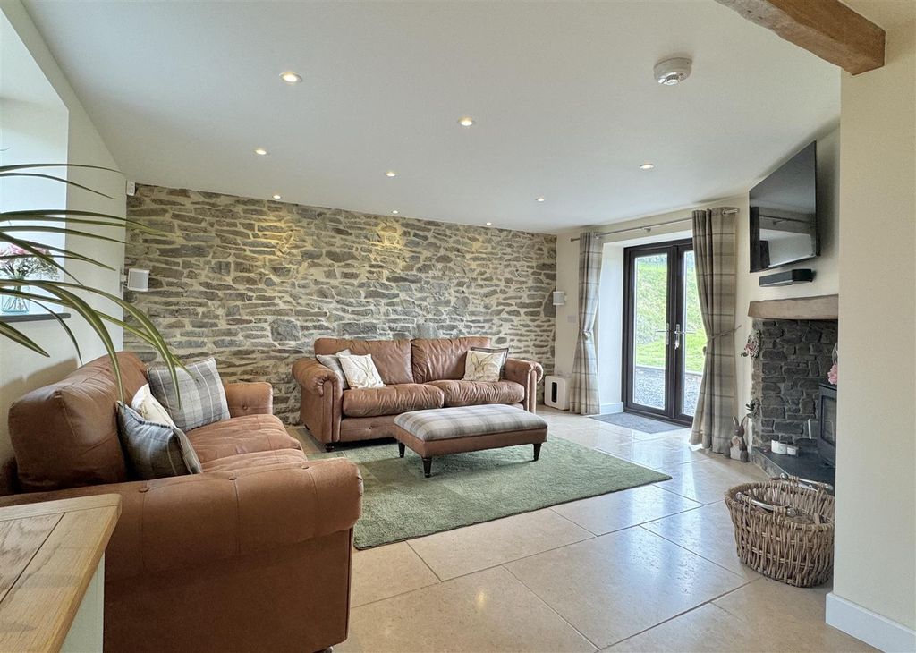 Property photo 3 of 31 Tempimagea4Bh1F.Jpg