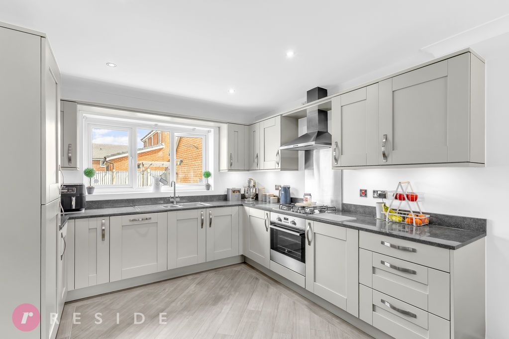Property photo 1 of 25 Dining Kitchen