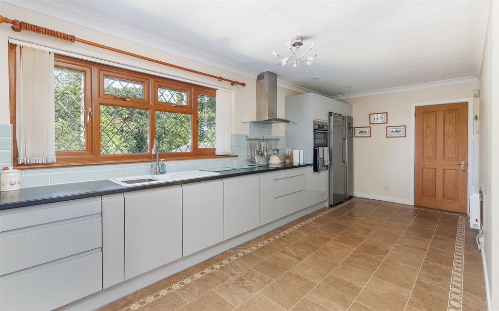 Property photo 3 of 16 Kitchen