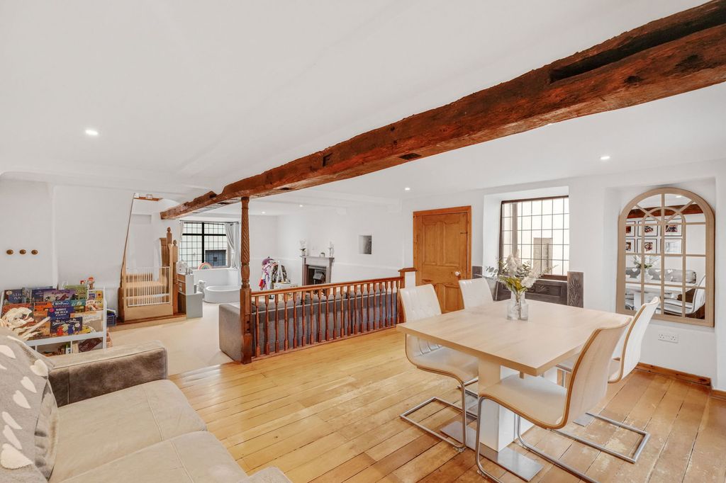 Property photo 2 of 26