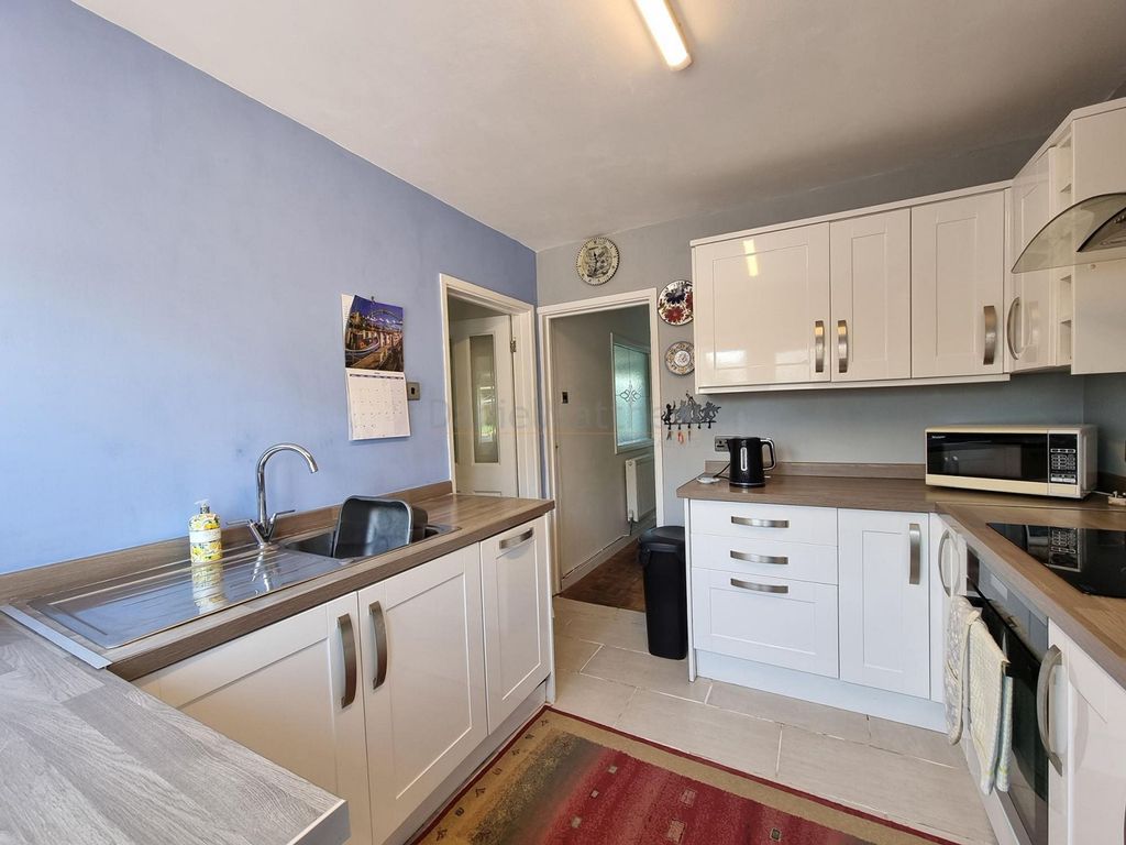 Property photo 3 of 23 Kitchen