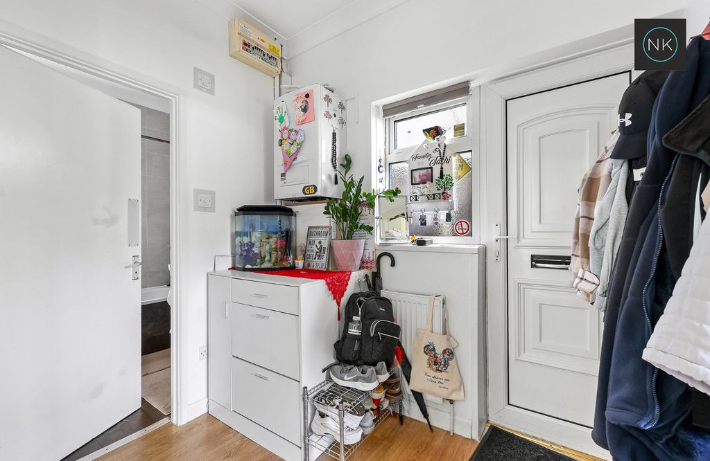 Property photo 2 of 16 5717413