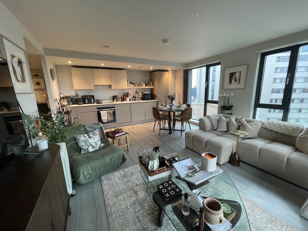 Property photo 1 of 11 Cover