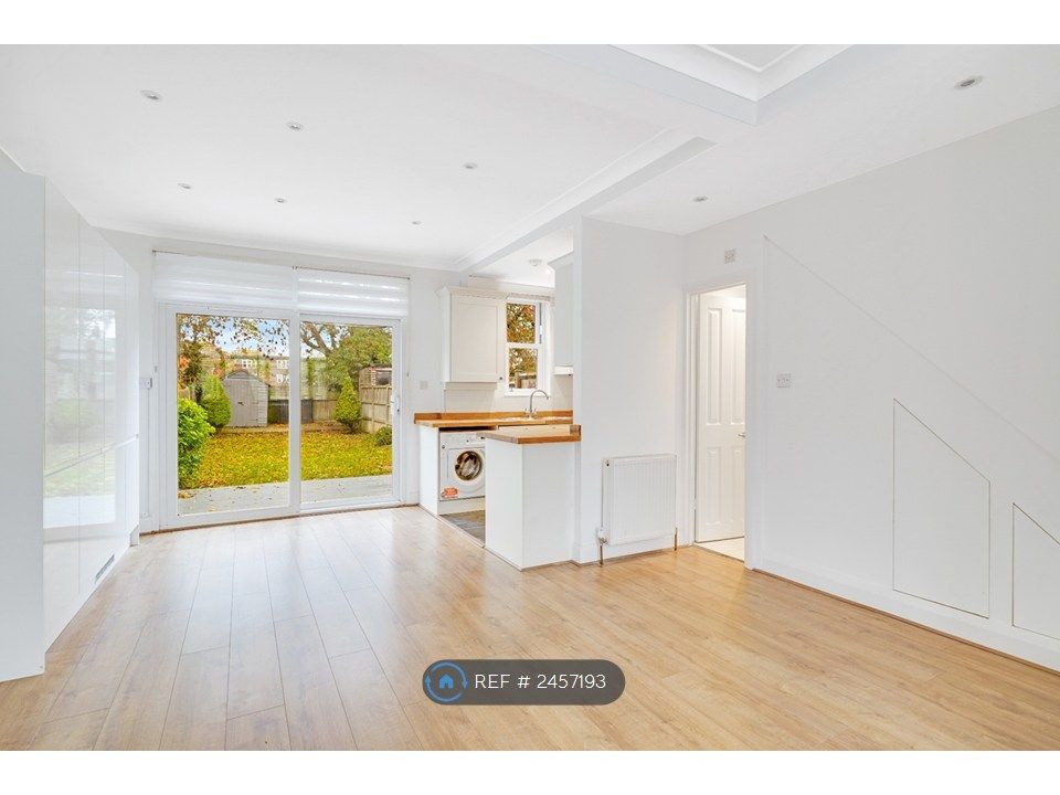 Property photo 3 of 15 Lounge