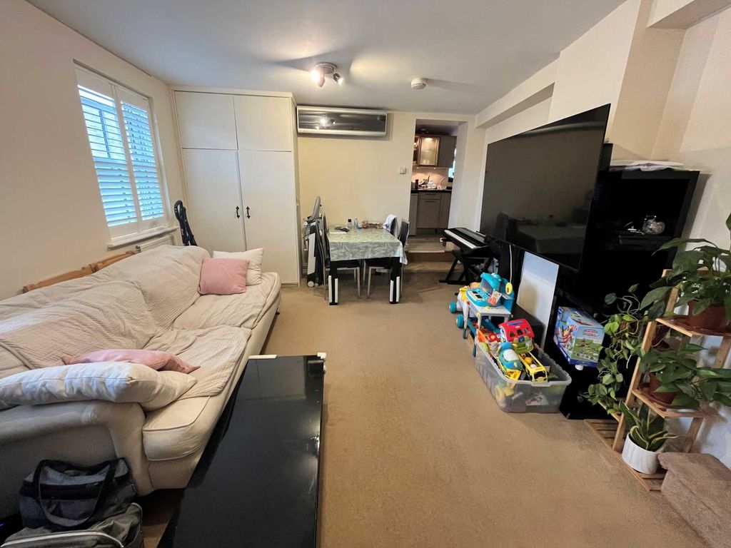 Property photo 2 of 6 Photo