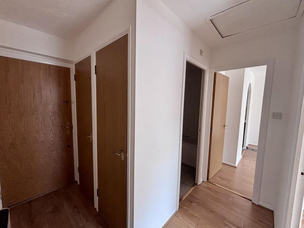 Property photo 1 of 8 Hallway