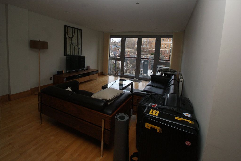 Property photo 3 of 8 Picture No. 01