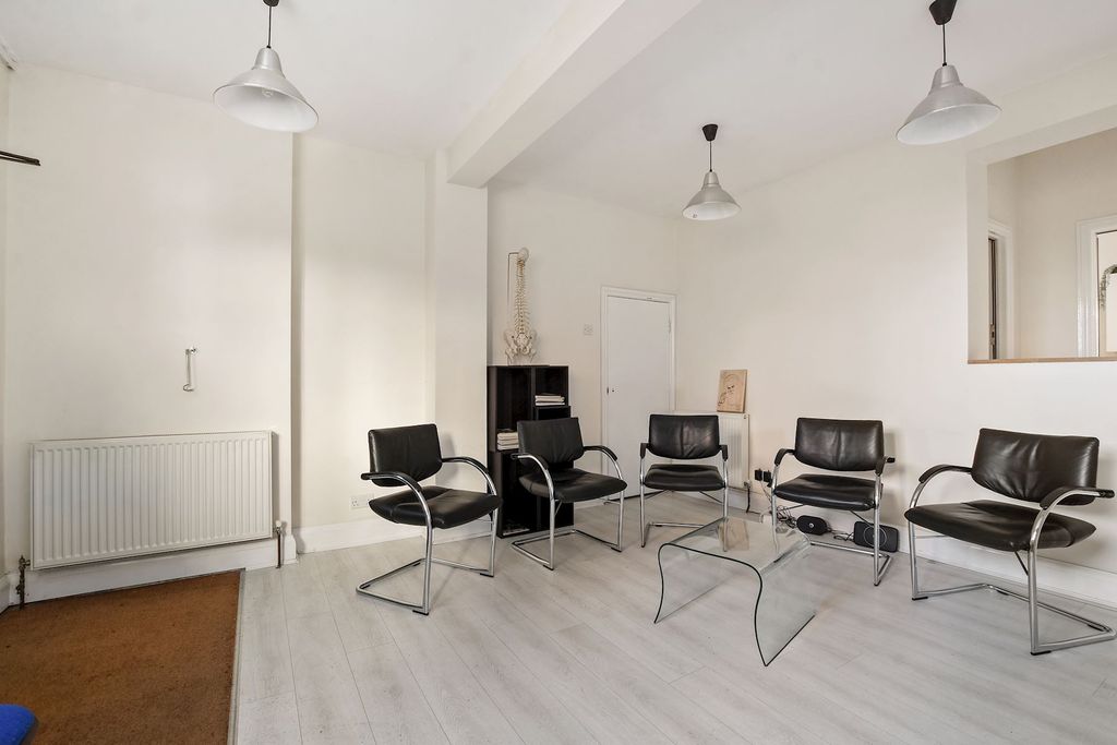 Property photo 3 of 10 09-cc45Gcdan - Unit 3 Bedford Mews - Reception 2 -