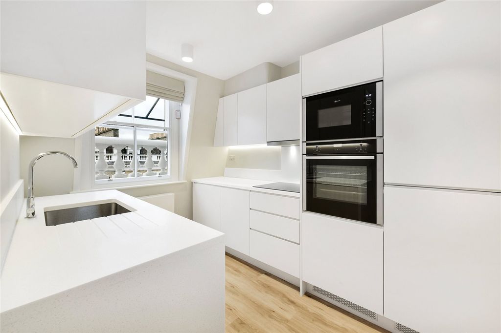 Property photo 2 of 14 Kitchen