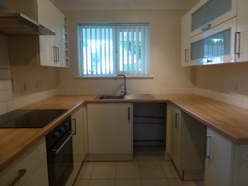Property photo 3 of 9 Kitchen