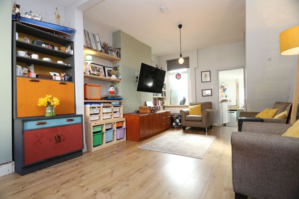 Property photo 2 of 20