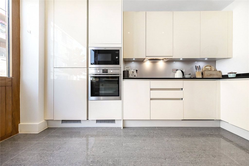 Property photo 2 of 19 Picture No. 30