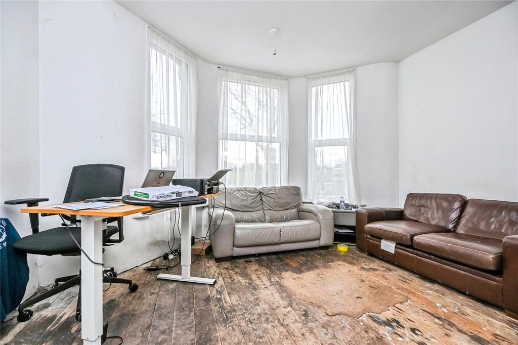 Property photo 2 of 21 Picture No. 02