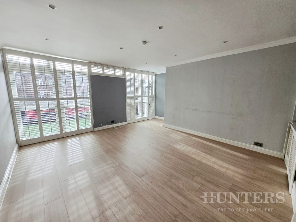 Property photo 3 of 10 Pbox-Img.Jpg