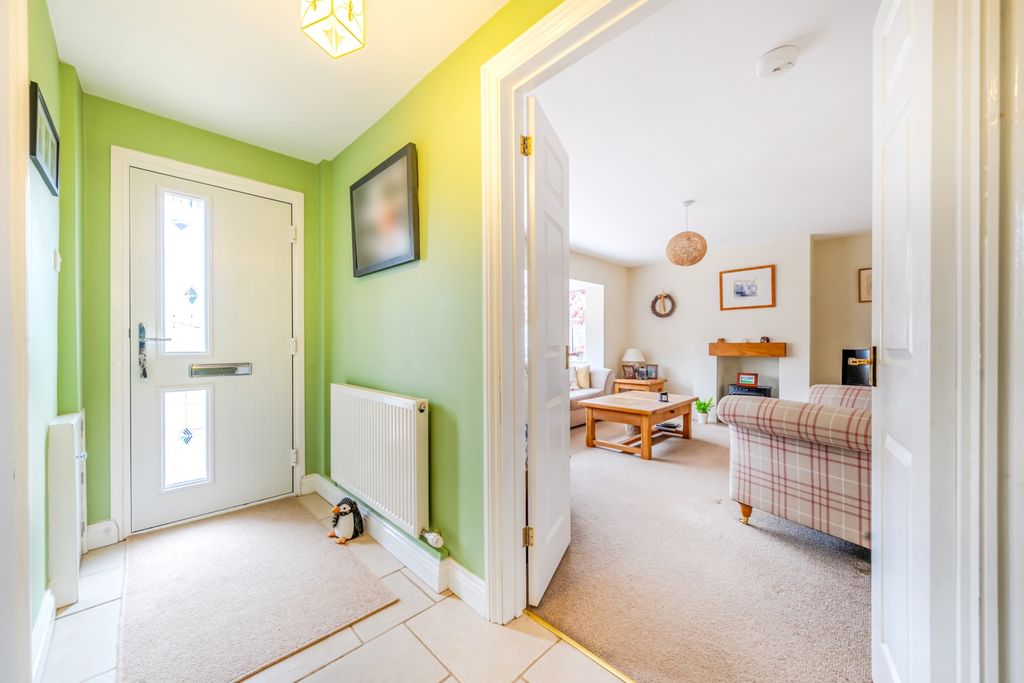 Property photo 3 of 20 1364523-9-68E781Fcf0172