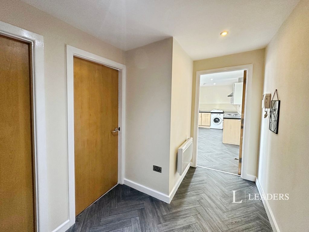 Property photo 2 of 14 Hallway