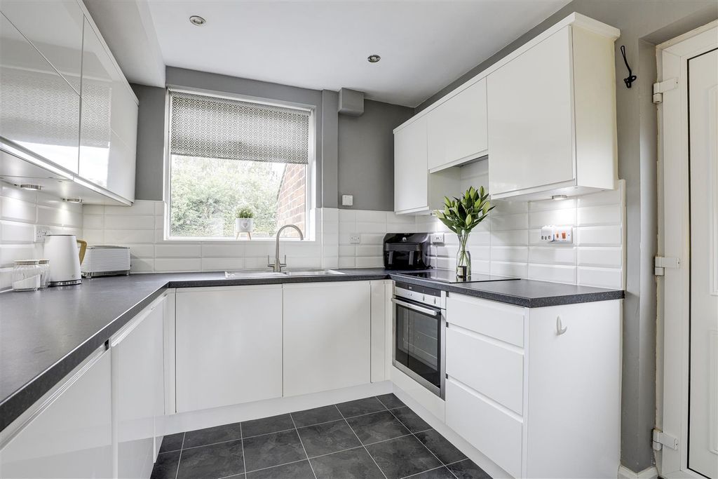 Property photo 2 of 22 9403.Jpg