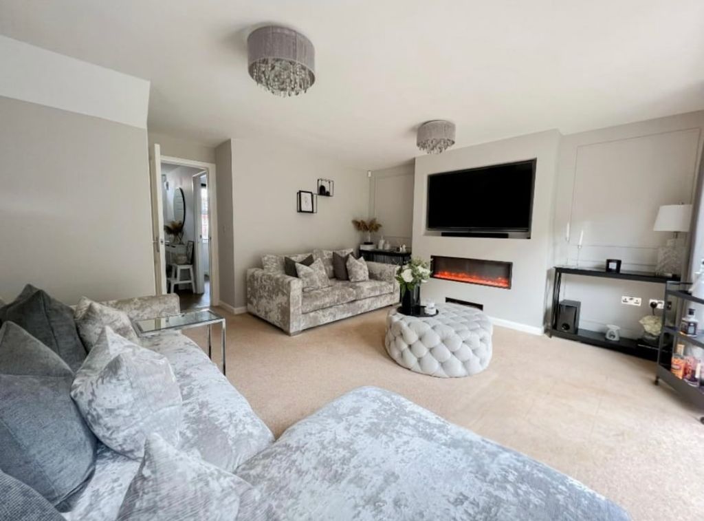 Property photo 2 of 25