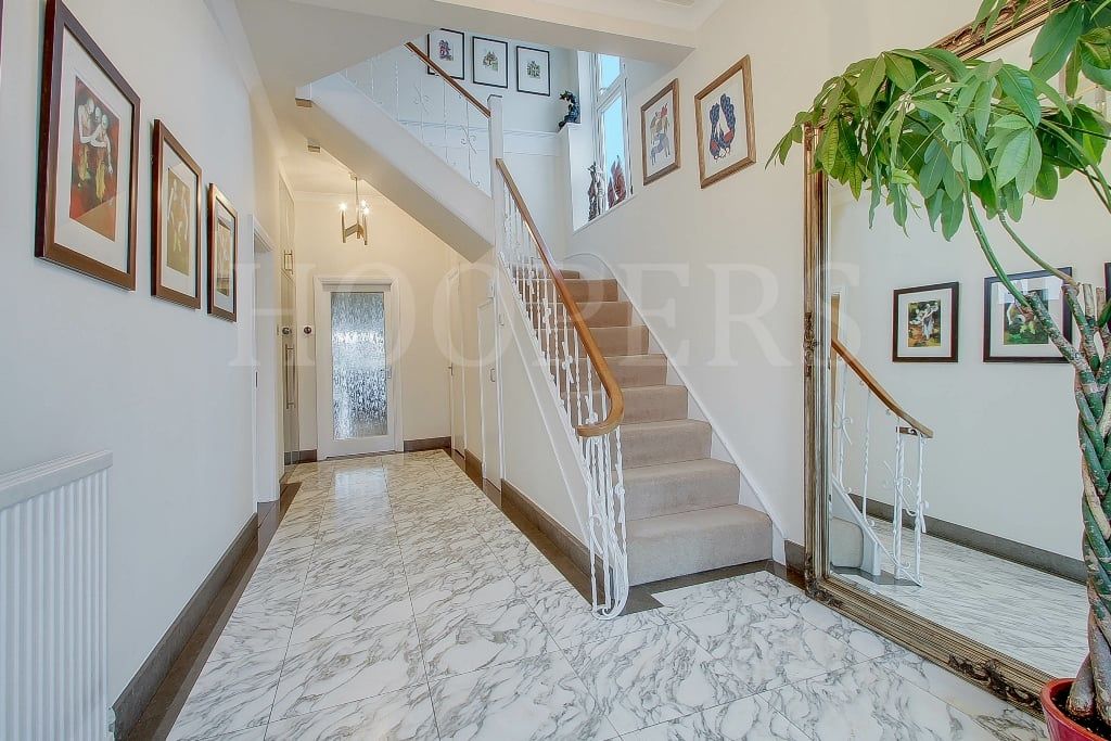 Property photo 2 of 25