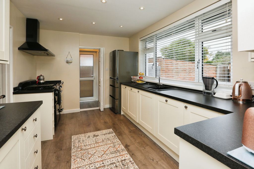 Property photo 3 of 15 Kitchen