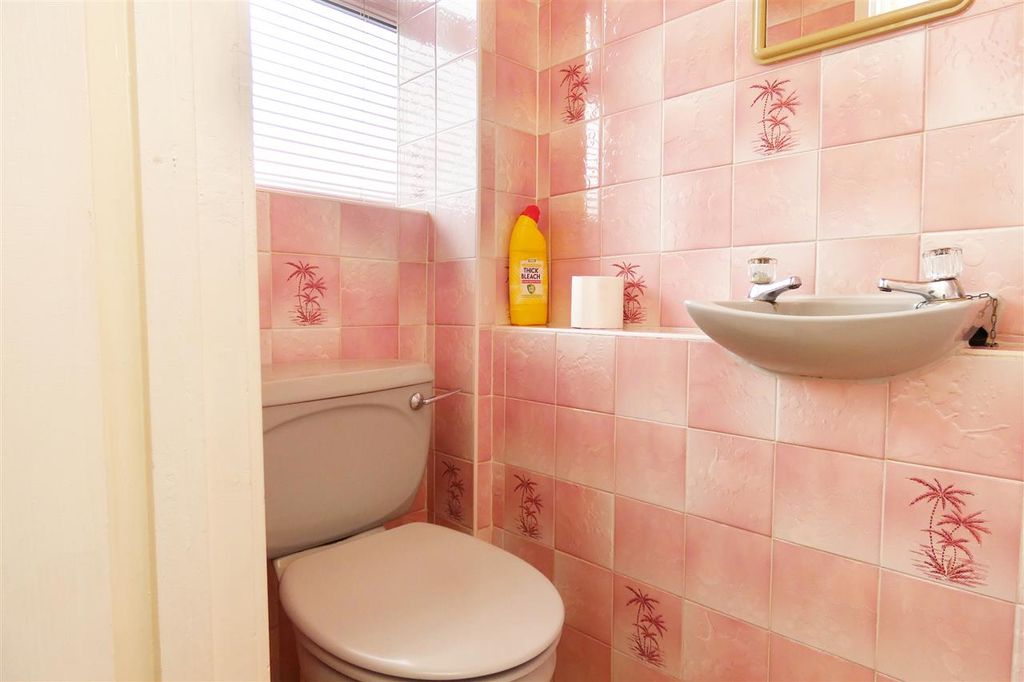 Property photo 3 of 16 Ground Floor WC