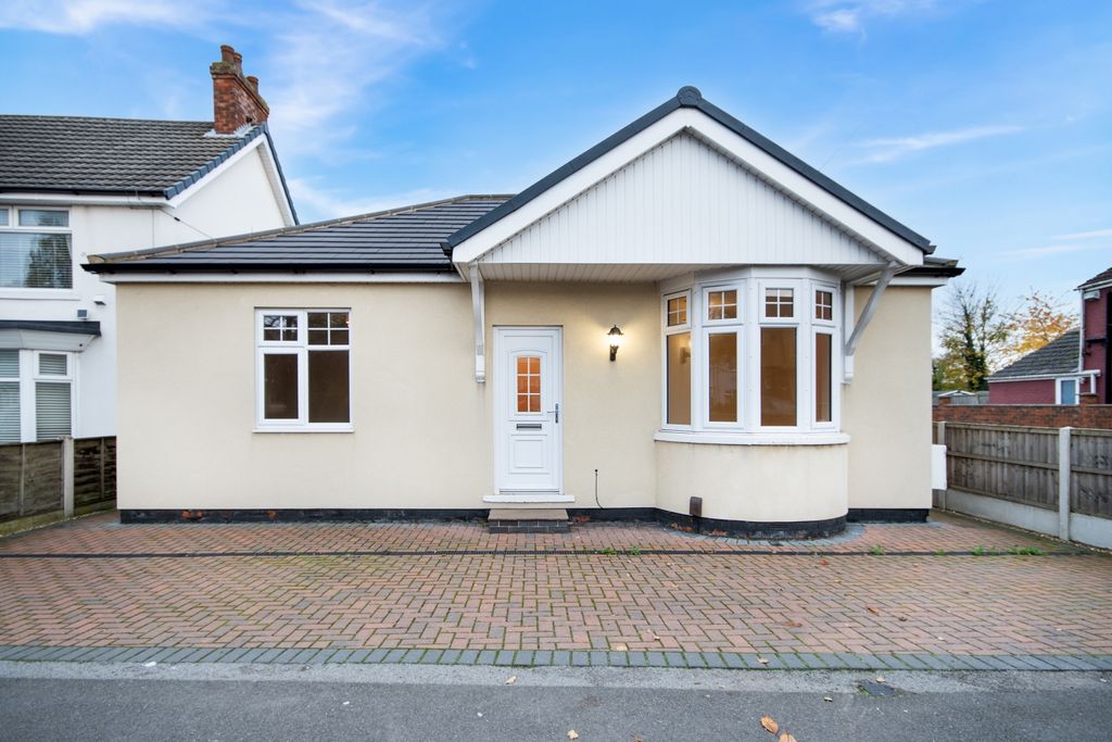 Property photo 3 of 14 Ewemove Estate Agent Scunthorpe - Front Aspect