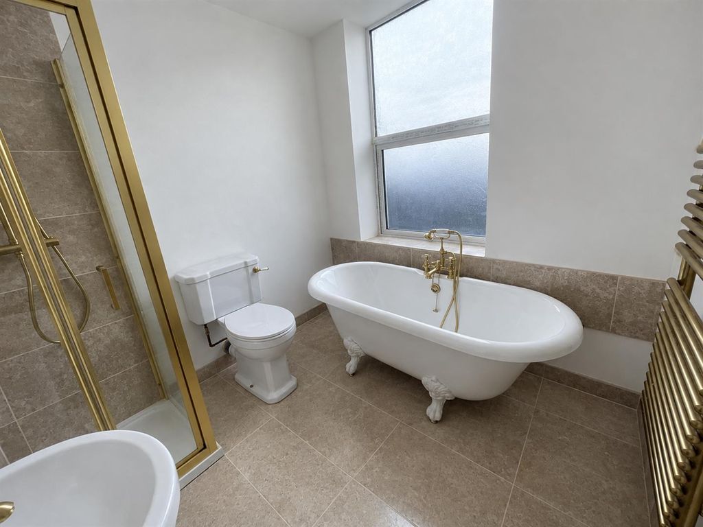 Property photo 2 of 11 Bath Flat c.Png