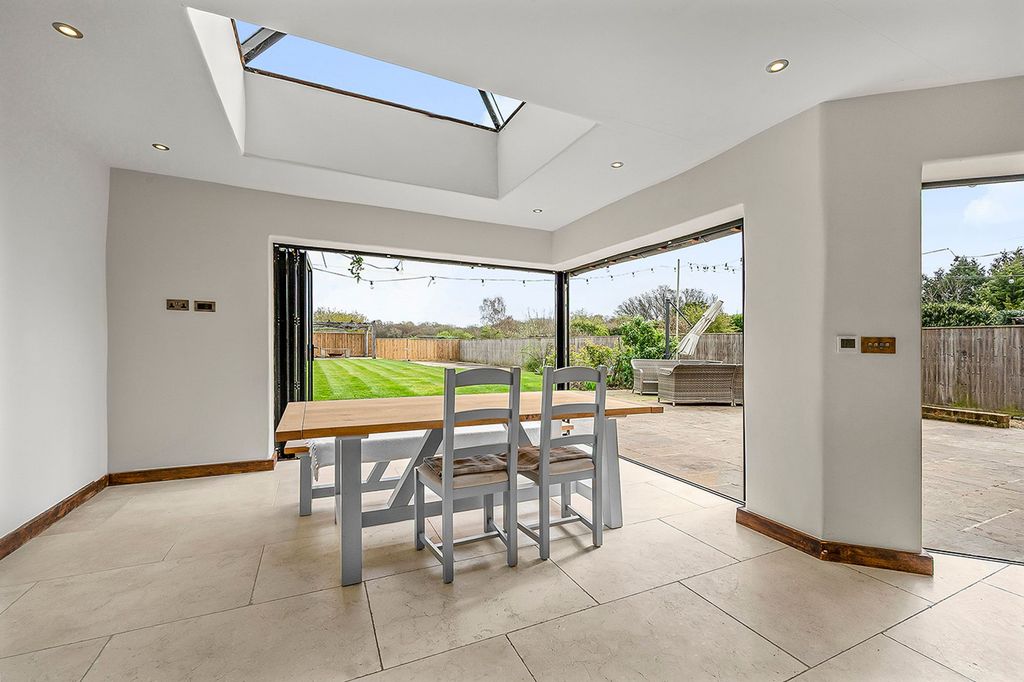 Property photo 3 of 27