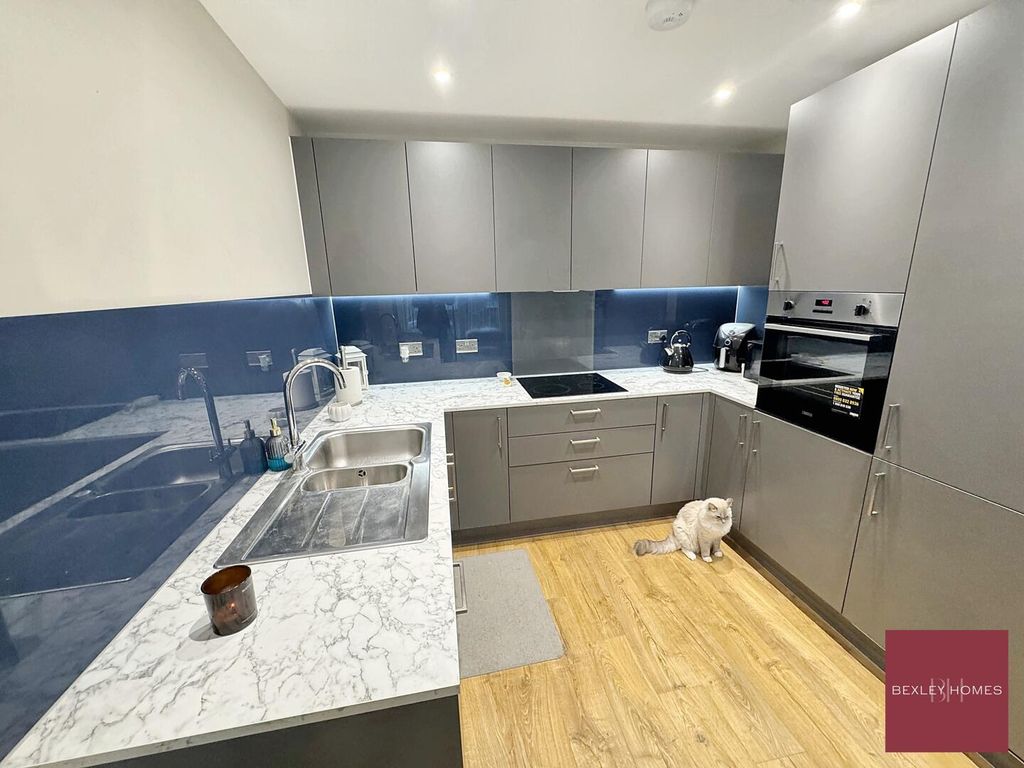 Property photo 3 of 8 Kitchen