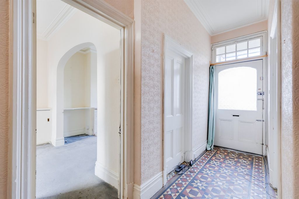 Property photo 3 of 32