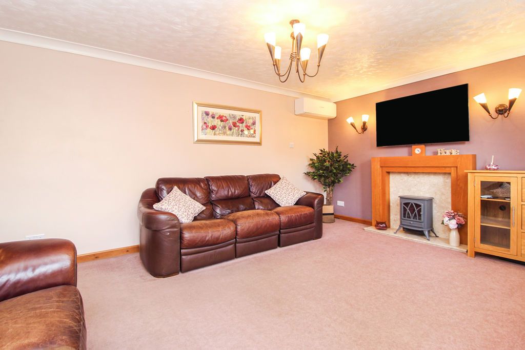 Property photo 2 of 24 Living Room