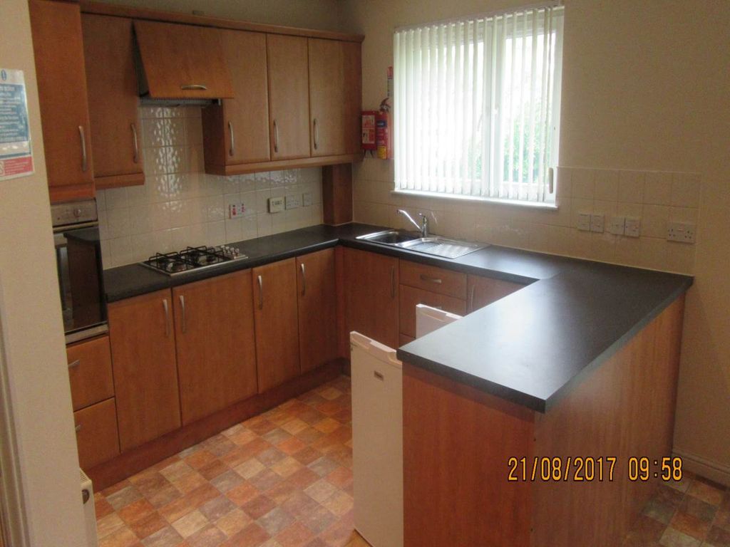 Property photo 3 of 8 Kitchen