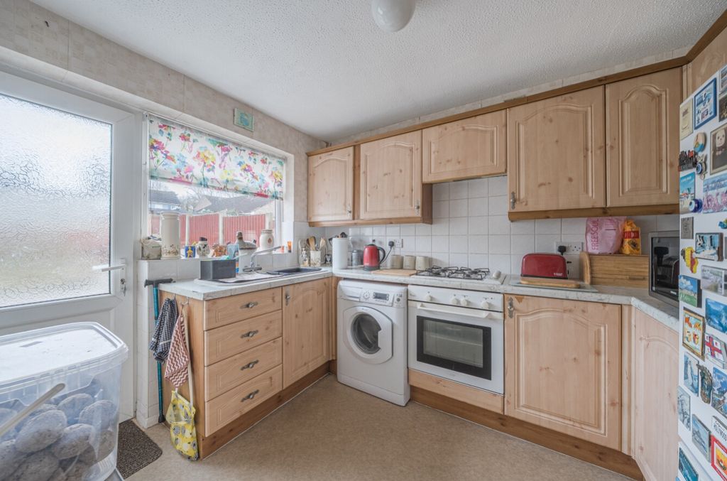 Property photo 2 of 12 1415618-5-699315d29Cfea