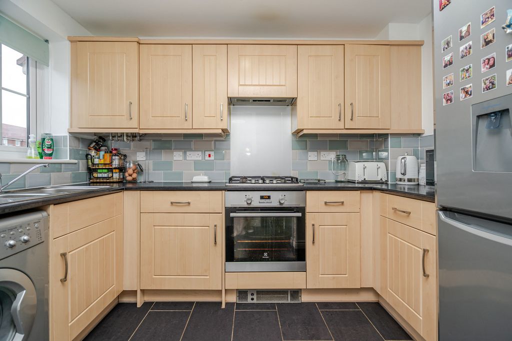 Property photo 2 of 23