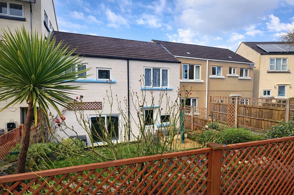 Property photo 1 of 21 External