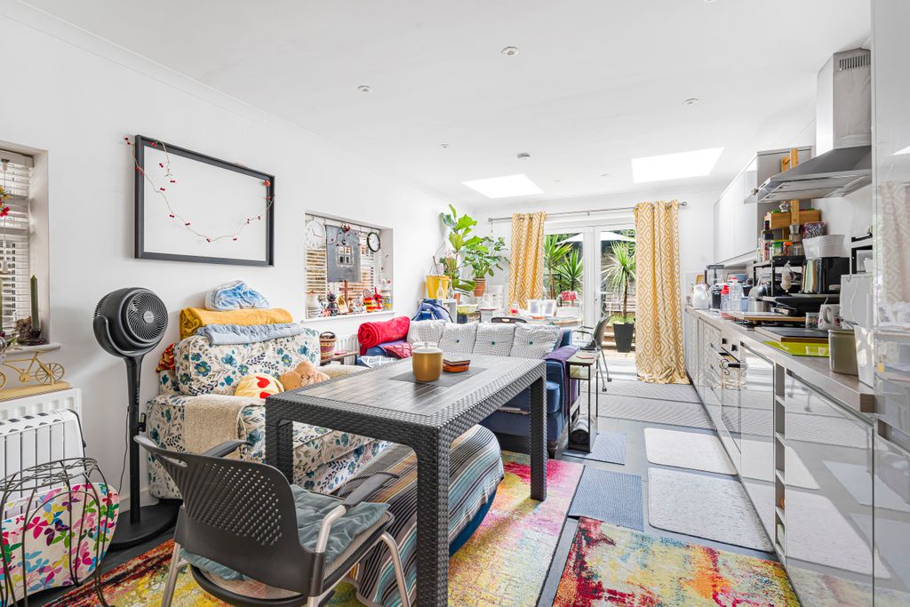 Property photo 3 of 17 Ped00171