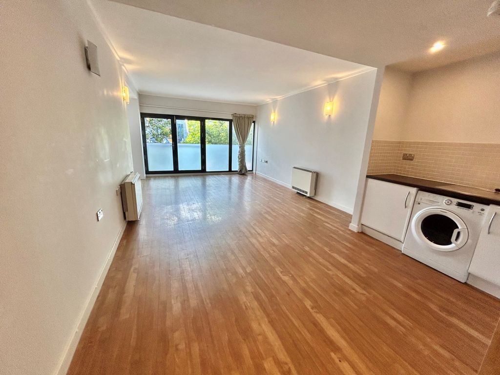 Property photo 1 of 13 Image