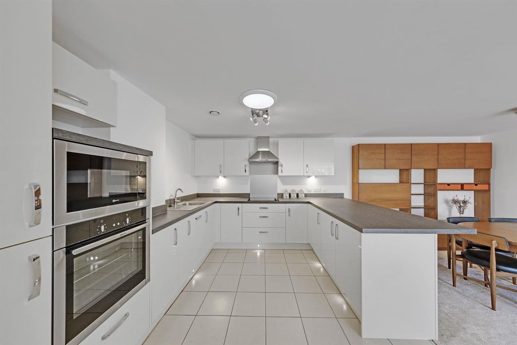 Property photo 2 of 15 13-B7d3Pfmcs 48 The Clockhouse-53-Medium.Jpg
