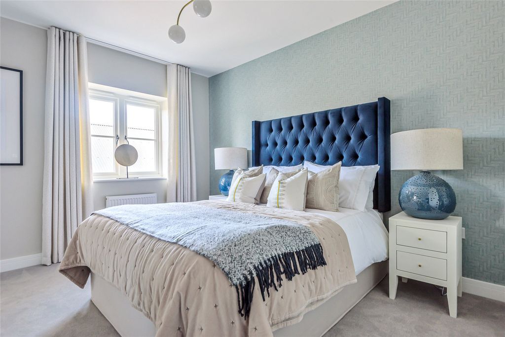 Property photo 2 of 10 Show Home Ex