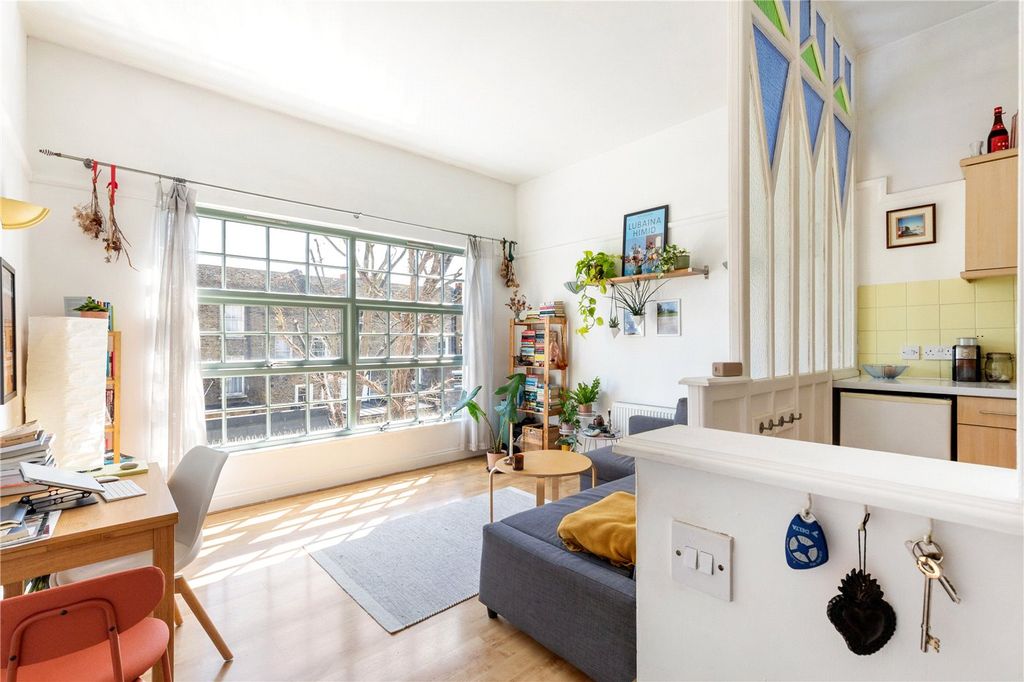 Property photo 2 of 12 Picture No. 15