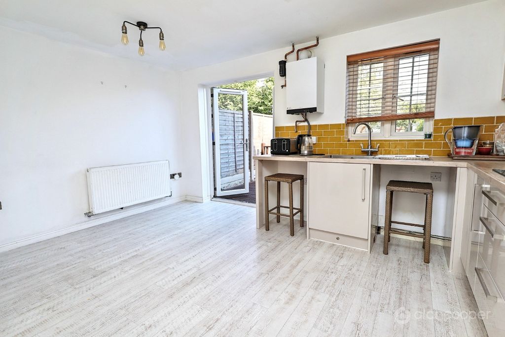 Property photo 3 of 26 5370443