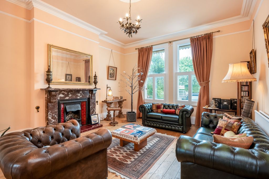 Property photo 2 of 34