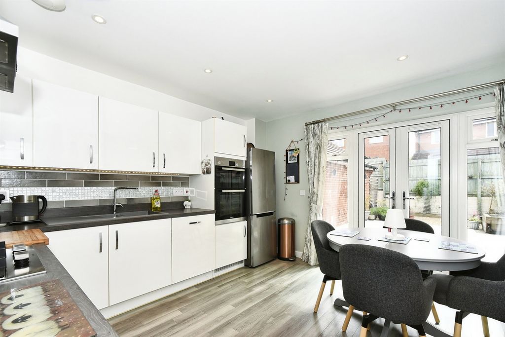 Property photo 3 of 24