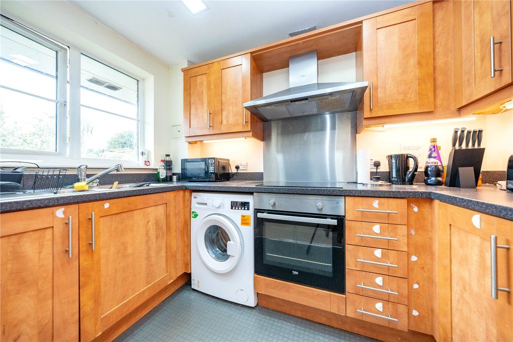 Property photo 2 of 7 Kitchen