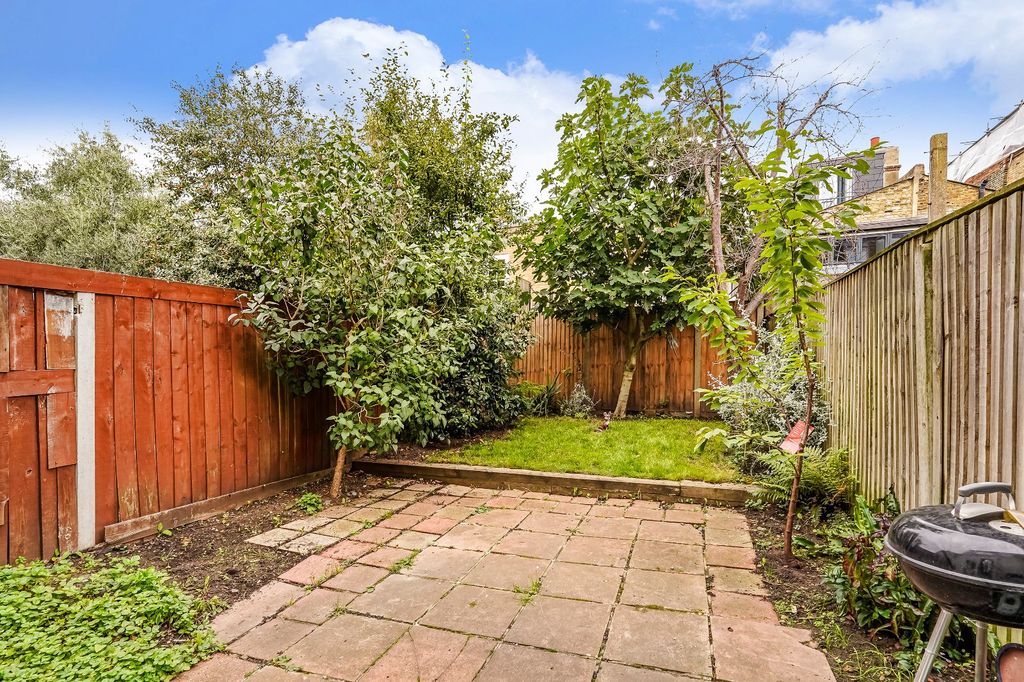 Property photo 3 of 15 Garden