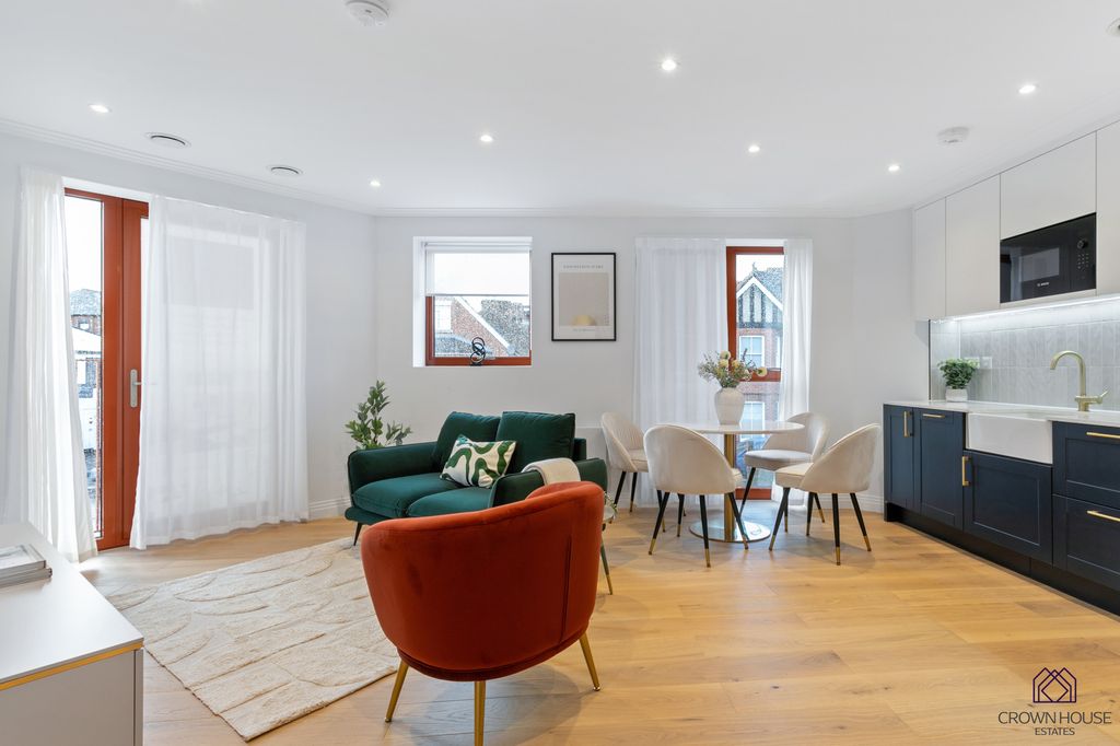 Property photo 2 of 21