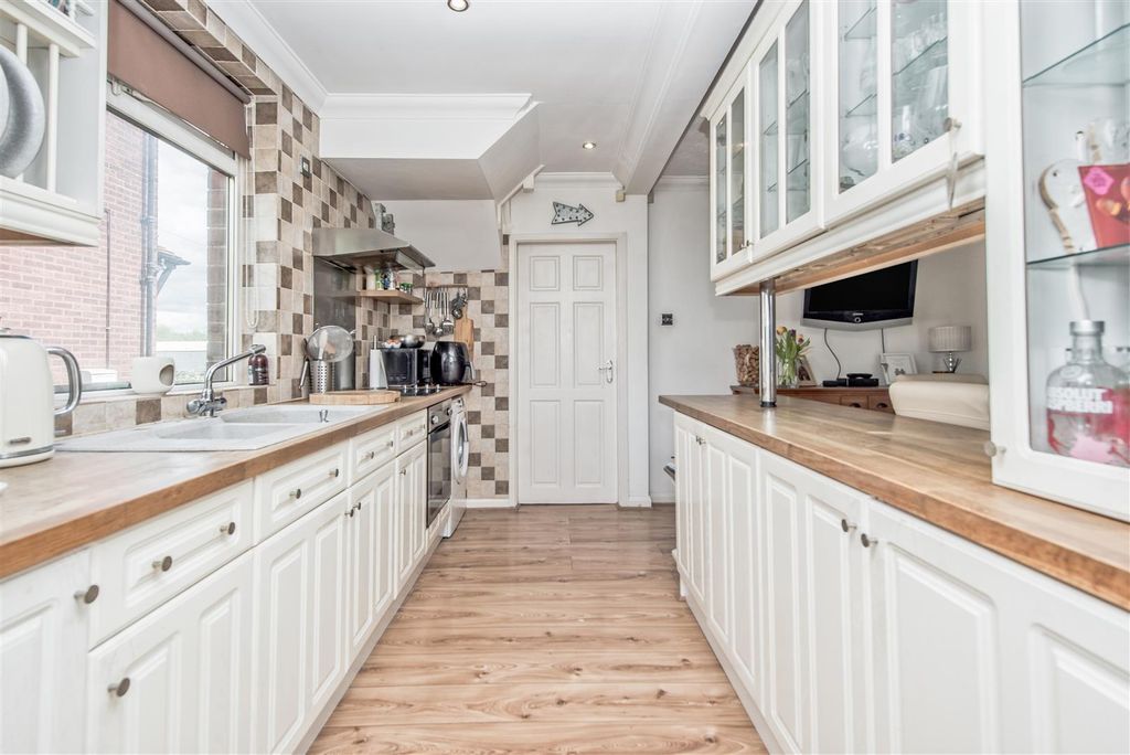 Property photo 3 of 21 Fitted Dining Kitchen: