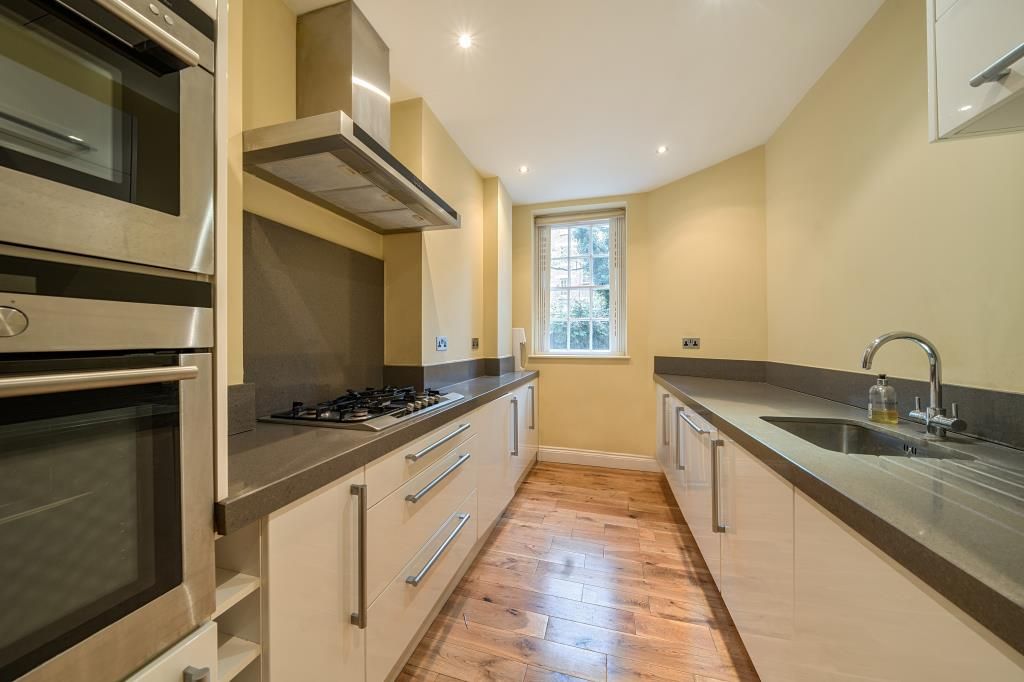 Property photo 3 of 18 Kitchen